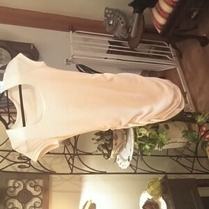 Women's creamy white scoop neck knit tunic by SHEIN size medium.NWOT